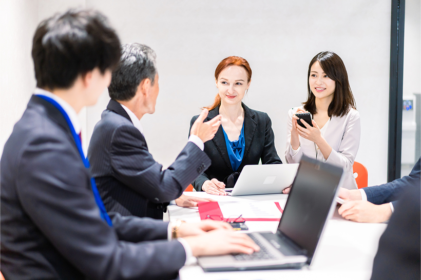 通訳・国際会議対応をしている画像